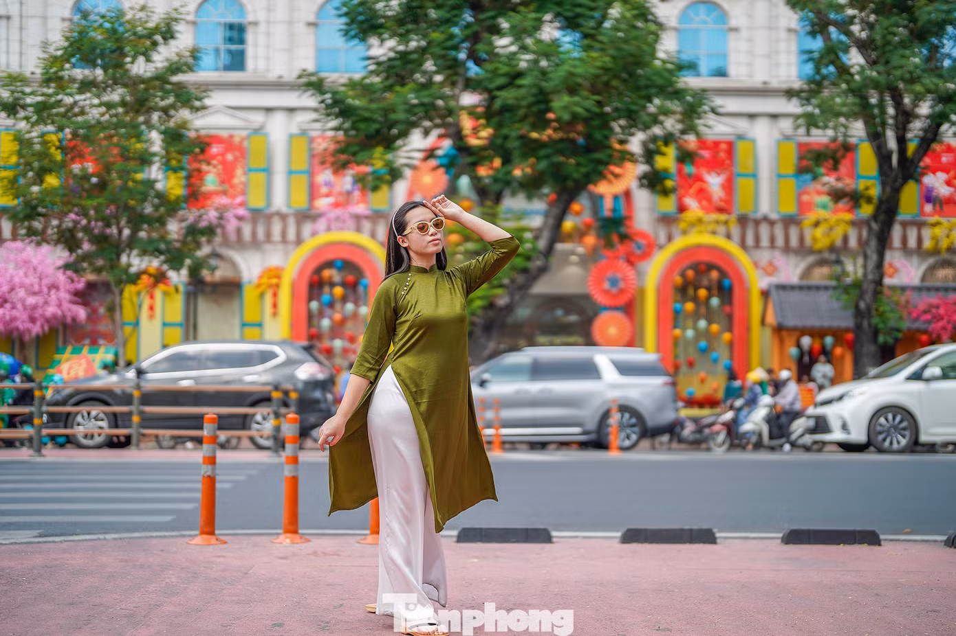 Một góc ảnh lạ ngay phía sau nhà thờ Đức Bà.