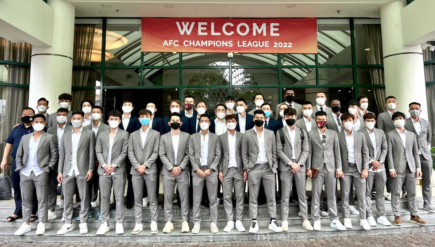 Trưa 12/4, toàn bộ thành viên ban huấn luyện và 35 cầu thủ HAGL đã xuống sân bay Tân Sơn Nhất để chuẩn bị tham dự bảng H AFC Champions League - giải đấu cấp CLB lớn nhất châu Á. Trưa 12/4, toàn bộ thành viên ban huấn luyện và 35 cầu thủ HAGL đã xuống sân bay Tân Sơn Nhất để chuẩn bị tham dự bảng H AFC Champions League - giải đấu cấp CLB lớn nhất châu Á.
