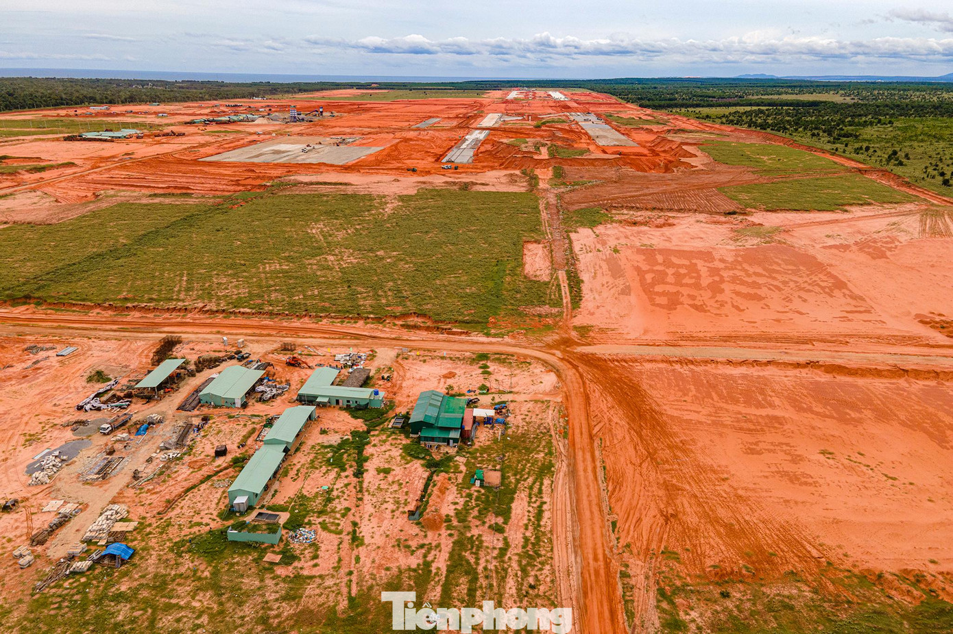 Mới đây, Văn phòng Chính phủ đã có văn bản thông báo kết luận của Phó Thủ tướng Lê Văn Thành tại cuộc họp về quy hoạch, huy động vốn đầu tư một số cảng hàng không, sân bay.