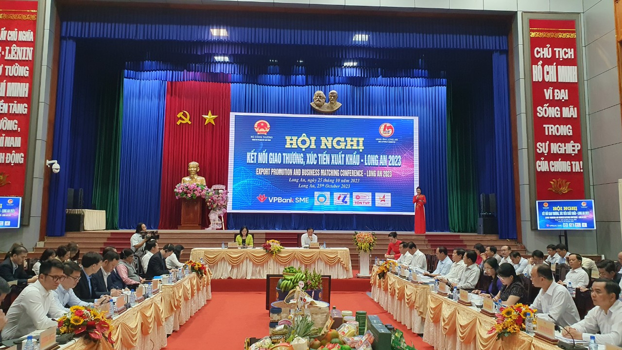 Quang cảnh hội nghị. Quang cảnh hội nghị.