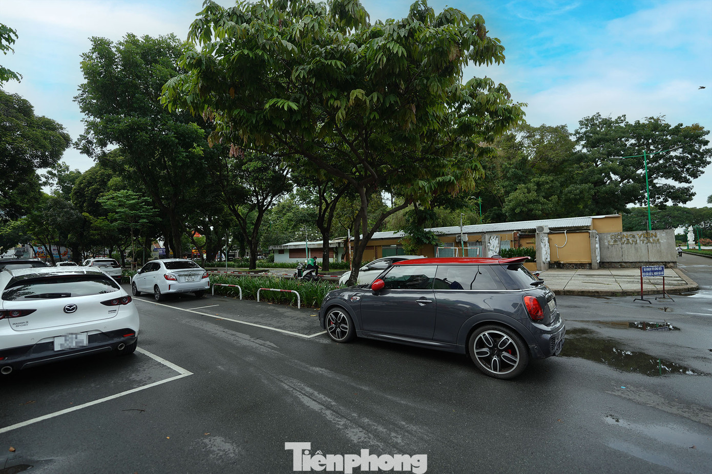 Công viên này từng được thành phố phê duyệt làm bãi xe ngầm vào năm 2008, nhưng bị UBND TPHCM chấm dứt hợp đồng và thu hồi do sau 15 năm triển khai vẫn nằm trên giấy.