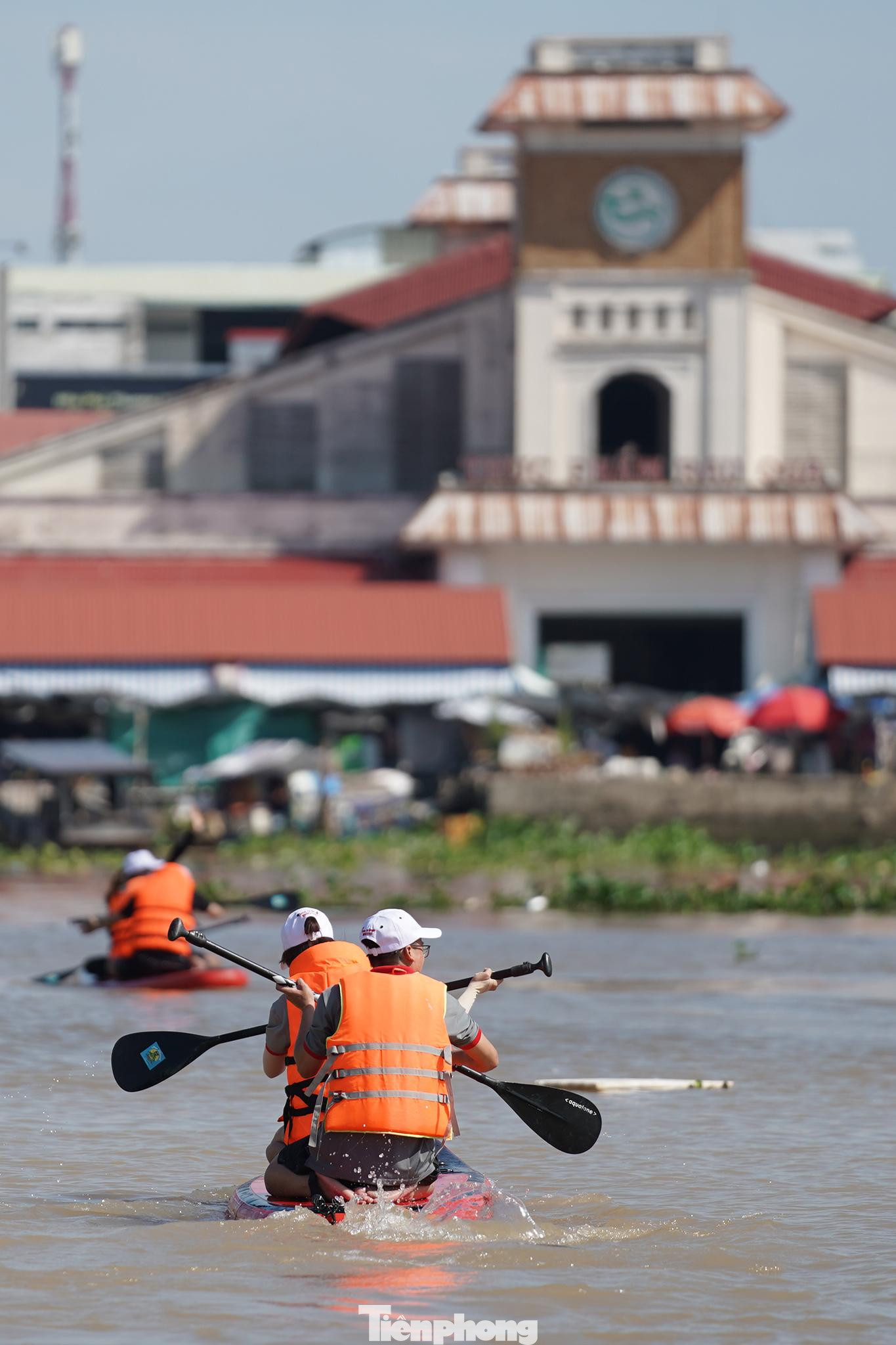 Điểm đích nằm ở khúc cua cầu cảng rau củ quả TTTM Cái Khế với cự ly 400m.