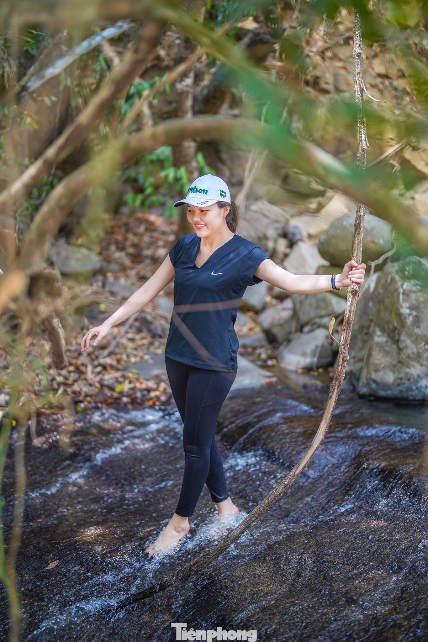 Những góc ảnh cực chill trên suối Đá Bàn. Những góc ảnh cực chill trên suối Đá Bàn.