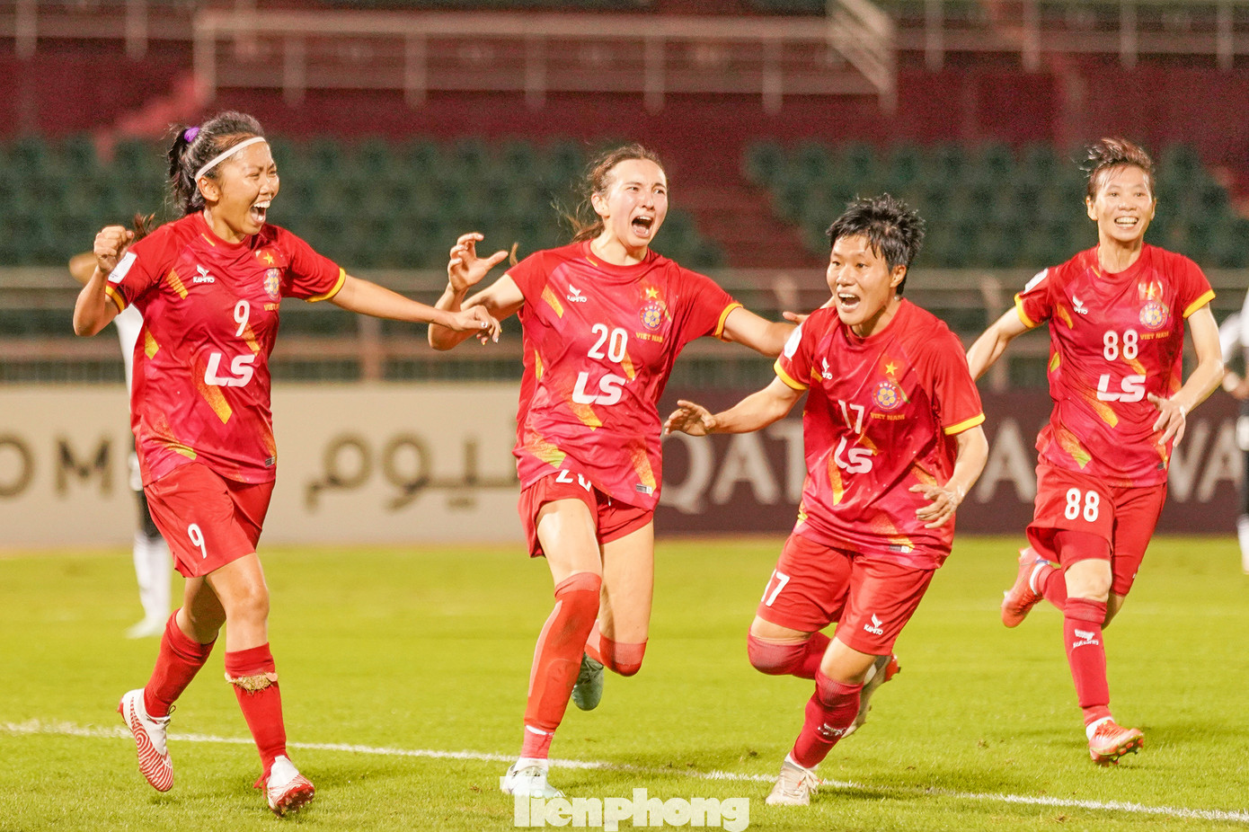 Phút 67, từ chấm đá phạt, Huỳnh Như treo bóng vào vòng cấm, Chương Thị Kiều (19) bật cao đánh đầu ghi bàn rút ngắn khoảng cách. Các cô gái TPHCM đã ghi liên tiếp 3 bàn thắng để dẫn ngược với tỷ số 5-4. Đây cũng là tỷ số cuối cùng của trận đấu. Chiến thắng nghẹt thở giúp Huỳnh Như và các đồng đội giành vé vào bán kết. Đây là mốc son mới đối với bóng đá nữ Việt Nam khi có 1 CLB lần đầu góp mặt ở vòng bán kết cúp C1 châu Á.