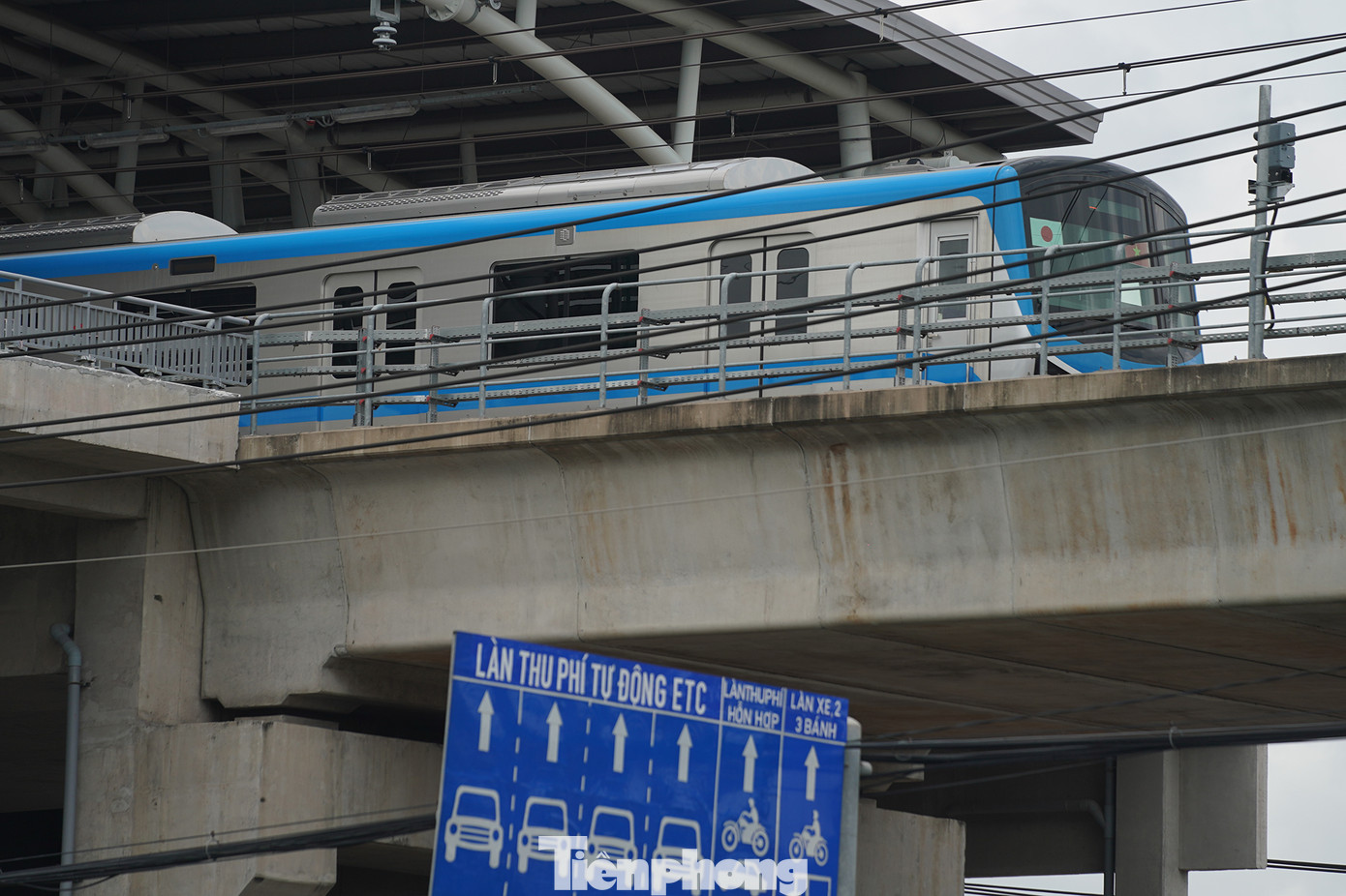 Việc tiến hành chạy tàu thử nghiệm toàn tuyến là một cột mốc quan trọng, chuẩn bị đưa tuyến metro số 1 TPHCM khai thác thương mại vào năm 2024. Việc tiến hành chạy tàu thử nghiệm toàn tuyến là một cột mốc quan trọng, chuẩn bị đưa tuyến metro số 1 TPHCM khai thác thương mại vào năm 2024.