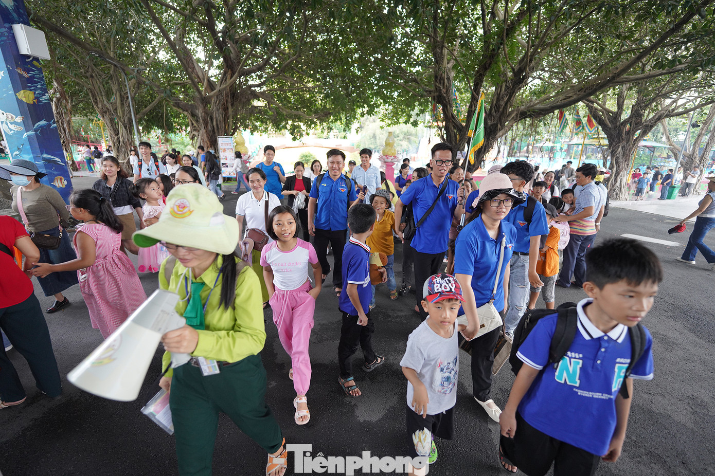 Theo bà Bùi Thị Tố Trinh - Phó Giám đốc Khu du lịch Suối Tiên, đơn vị này sẽ tặng miễn phí 2000 vé miễn phí nhân dịp 2/9. Ngoài ra, du khách còn có thể thưởng thức các chương trình giải trí hiện đại như xiếc Patin, chú hề vui nhộn biểu diễn bong bóng nghệ thuật, đại dương nhạc nước sôi động tại Biển Tiên Đồng. Tất cả đều phục vụ miễn phí, góp phần mang đến cho du khách những trải nghiệm thú vị và đáng nhớ về một kỳ nghỉ trọn vẹn đầy ý nghĩa trong dịp Lễ 2/9 khi đến KDL. Theo bà Bùi Thị Tố Trinh - Phó Giám đốc Khu du lịch Suối Tiên, đơn vị này sẽ tặng miễn phí 2000 vé miễn phí nhân dịp 2/9. Ngoài ra, du khách còn có thể thưởng thức các chương trình giải trí hiện đại như xiếc Patin, chú hề vui nhộn biểu diễn bong bóng nghệ thuật, đại dương nhạc nước sôi động tại Biển Tiên Đồng. Tất cả đều phục vụ miễn phí, góp phần mang đến cho du khách những trải nghiệm thú vị và đáng nhớ về một kỳ nghỉ trọn vẹn đầy ý nghĩa trong dịp Lễ 2/9 khi đến KDL.