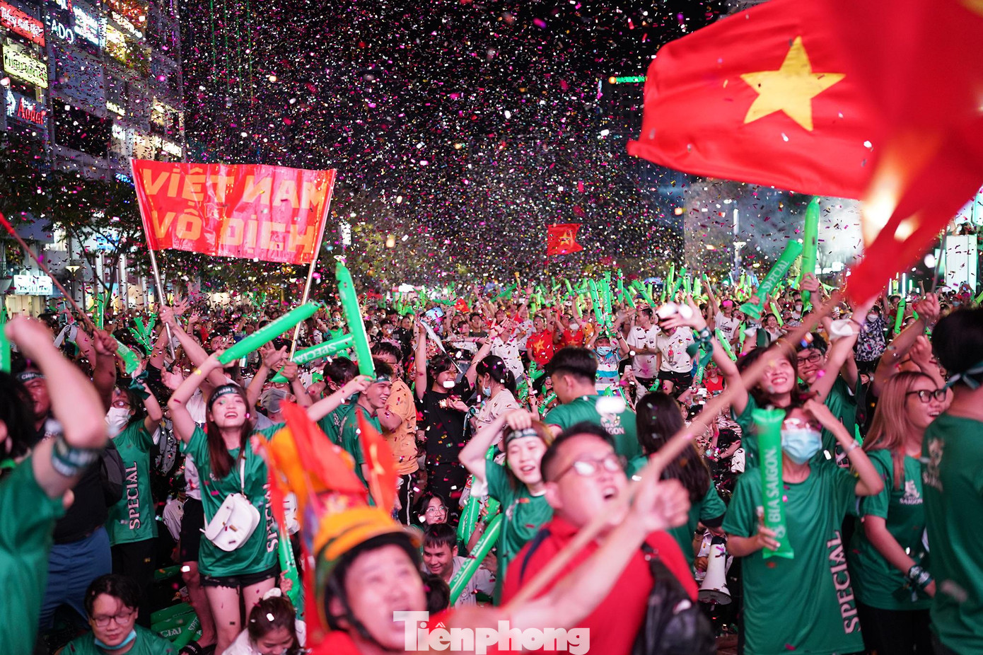 Bùi Hoàng Việt Anh sút phạt đền ghi bàn cho U23 Việt Nam đã làm cho niềm vui của người hâm mộ nhân ba. Bùi Hoàng Việt Anh sút phạt đền ghi bàn cho U23 Việt Nam đã làm cho niềm vui của người hâm mộ nhân ba.