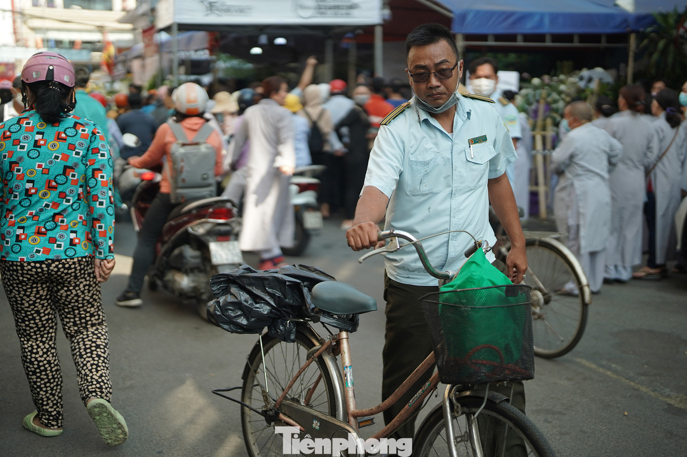 Một chiếc xe đạp của người dân bị TTĐT phường 1 tạm giữ.