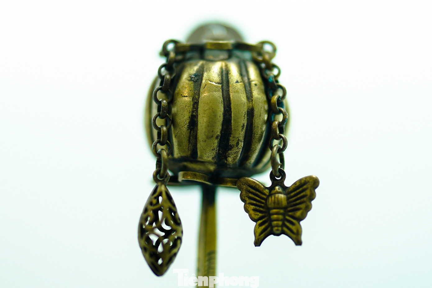 Họa tiết hoa anh túc có trên trâm cài của người La Hủ.