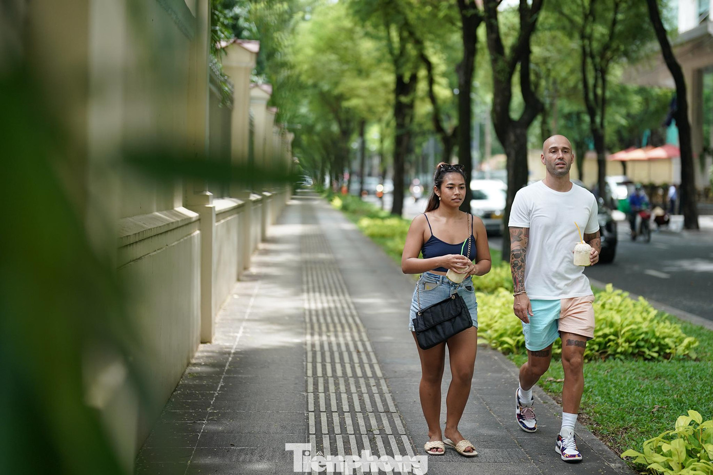 Theo đó, hai tour du lịch mới sẽ khai thác các điểm độc đáo, đặc biệt đặc trưng của quận để du khách trong và ngoài nước không thể bỏ qua khi đến với thành phố, góp phần định hình thương hiệu du lịch Quận 1 gắn với quá trình hình thành, phát triển của TPHCM.