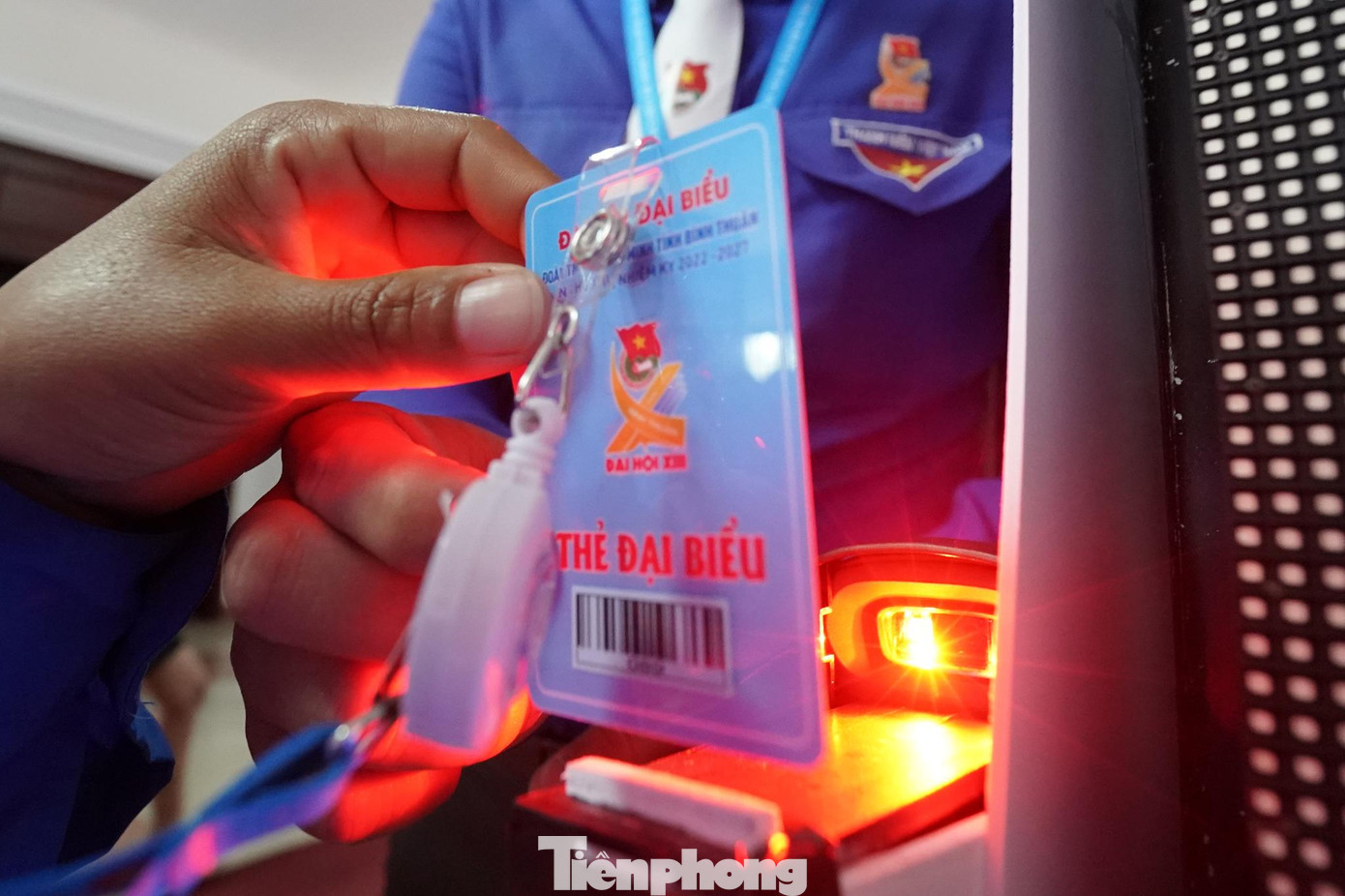 Các đại biểu về dự đều được cấp thẻ đại biểu, trên đó có mã vạch chứa thông tin cá nhân của chủ thẻ. Các đại biểu về dự đều được cấp thẻ đại biểu, trên đó có mã vạch chứa thông tin cá nhân của chủ thẻ.