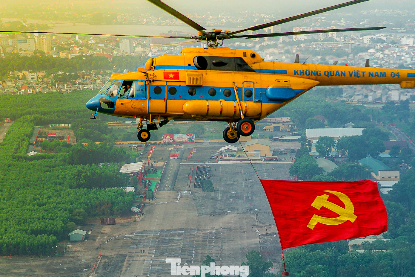 Lực lượng vũ trang tham gia tổng hợp luyện gồm 13 khối đứng của quân đội, công an, dân quân tự vệ. Trong đó, quân đội có 8 khối, đoàn tiêu binh, lễ đài; công an có 5 khối. Khối cờ Đảng, cờ Tổ quốc cùng khối quân kỳ dẫn đầu đội hình các khối.