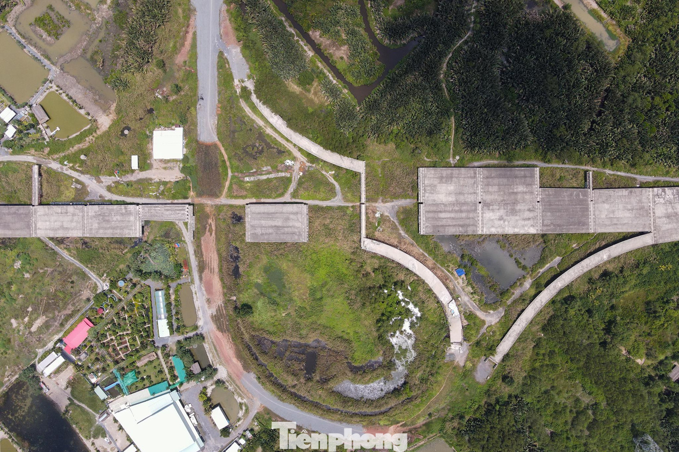 Hình ảnh một nút giao của cao tốc Bến Lức-Long Thành tại huyện Nhà Bè (TPHCM).