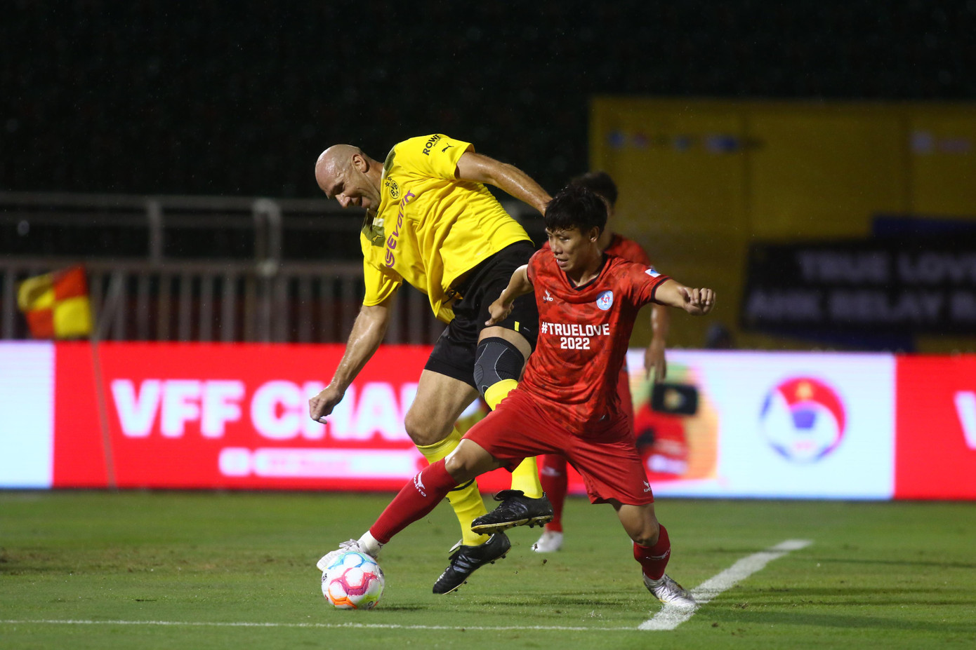 Đội hình Vietnam All Stars gồm nhiều cầu thủ của tuyển Việt Nam kết hợp cùng các cựu tuyển thủ Việt Nam như Quế Ngọc Hải, Đỗ Hùng Dũng, Đoàn Văn Hậu, Phạm Tuấn Hải, Lê Huỳnh Đức, Lê Công Vinh, Phạm Văn Quyến, cùng những ngôi sao làng giải trí như Dế Choắt, Soobin Hoàng Sơn, ca sĩ Hoàng Bách. Đội hình Vietnam All Stars gồm nhiều cầu thủ của tuyển Việt Nam kết hợp cùng các cựu tuyển thủ Việt Nam như Quế Ngọc Hải, Đỗ Hùng Dũng, Đoàn Văn Hậu, Phạm Tuấn Hải, Lê Huỳnh Đức, Lê Công Vinh, Phạm Văn Quyến, cùng những ngôi sao làng giải trí như Dế Choắt, Soobin Hoàng Sơn, ca sĩ Hoàng Bách.