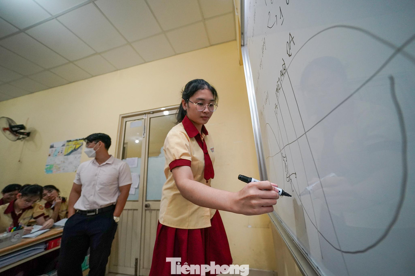 Rời xa gia đình từ năm lớp 10 để lên TPHCM học nội trú tại trường Thành Nhân, Diệu Linh, học sinh lớp 12A1 (quê ở Đồng Nai), cũng đã quen với môi trường học cũng như áp lực.