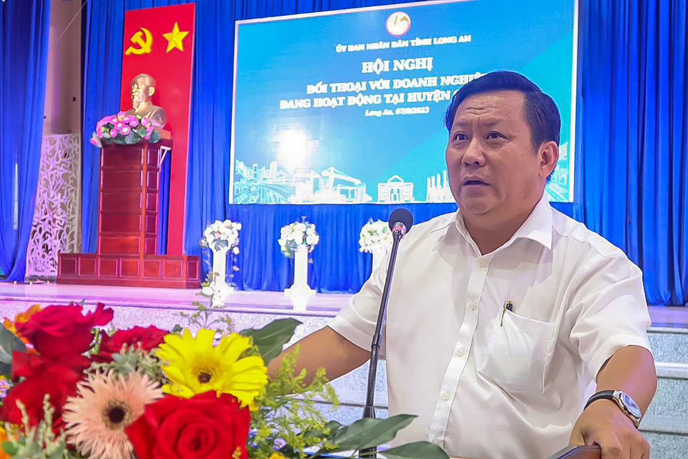 Phó Chủ tịch UBND tỉnh Huỳnh Văn Sơn phát biểu tại hội nghị. Phó Chủ tịch UBND tỉnh Huỳnh Văn Sơn phát biểu tại hội nghị.