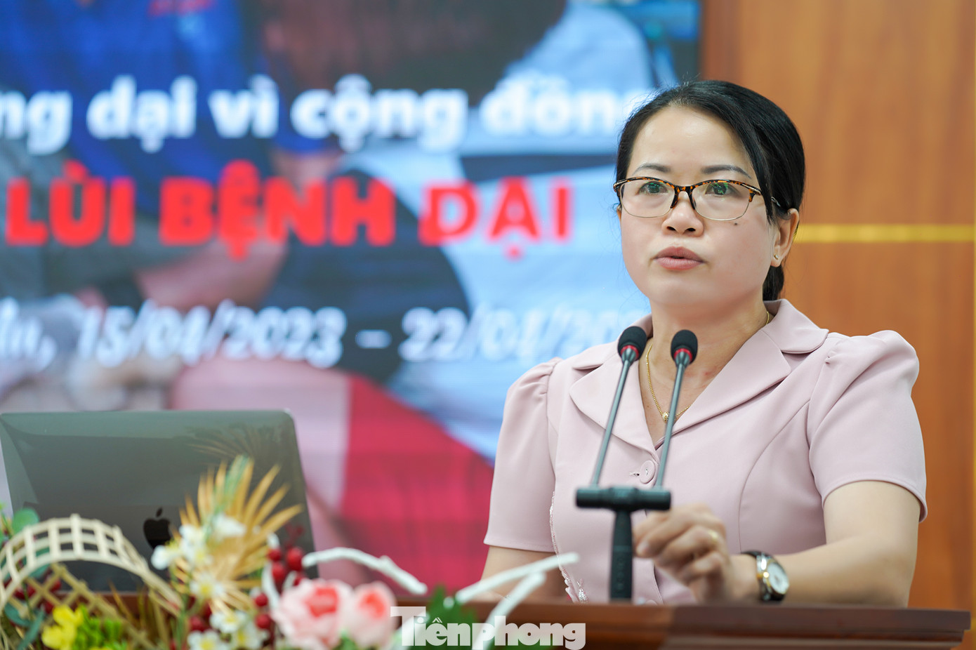 &quot;Theo số liệu của ngành, trong các tháng đầu năm 2023 (đến 10/4/2023) cả nước có 23 trường hợp tử vong vì bệnh dại và 70 ca bệnh Dại trên động vật, tiêu hủy 100 con chó mèo. Mục tiêu trong năm 2023 là phải tiêm phòng đạt 90.000 liều vắc xin phòng bệnh dại cho chó mèo toàn tỉnh, đạt 85% kế hoạch và hơn 70% tổng đàn chó mèo toàn tỉnh, tập trung truyền thông nâng cao nhận thức người dân. Tôi cũng yêu cầu Chi cục Chăn nuôi thú y và Thủy sản, Trạm Chăn nuôi, thú y huyện Đức Huệ cử lực lượng theo dõi, hỗ trợ cho lực lượng tiêm phòng, đảm bảo an toàn về chuyên môn cho các em sinh viên, kịp thời báo cáo những khó khăn vướng mắc để Sở phối hợp với UBND huyện Đức Huệ cùng tháo gỡ đảm bảo Chiến dịch diễn ra theo đúng thời gian và đạt hiệu quả một cách tốt nhất&quot;, bà Đinh Thị Phương Khanh, Phó Giám đốc, đại diện Sở Nông nghiệp và Phát triển Nông thôn tỉnh Long An cho biết.
