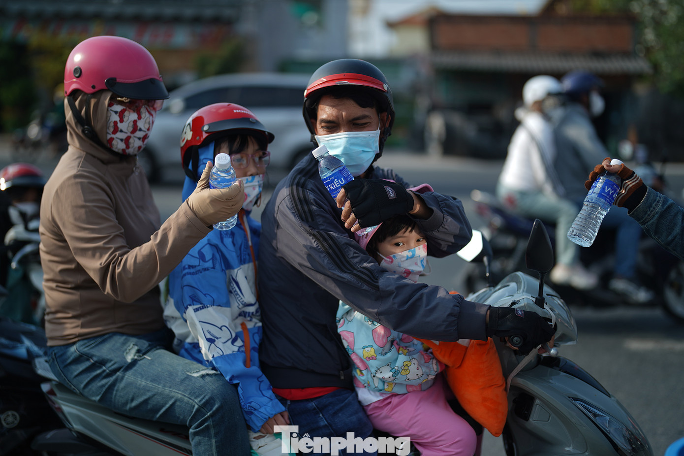 Việc làm ý nghĩa này còn thể hiện sự sẻ chia đối với những người có hoàn cảnh khó khăn, những người đang vất vả để trở lại cuộc sống thường nhật sau Tết.