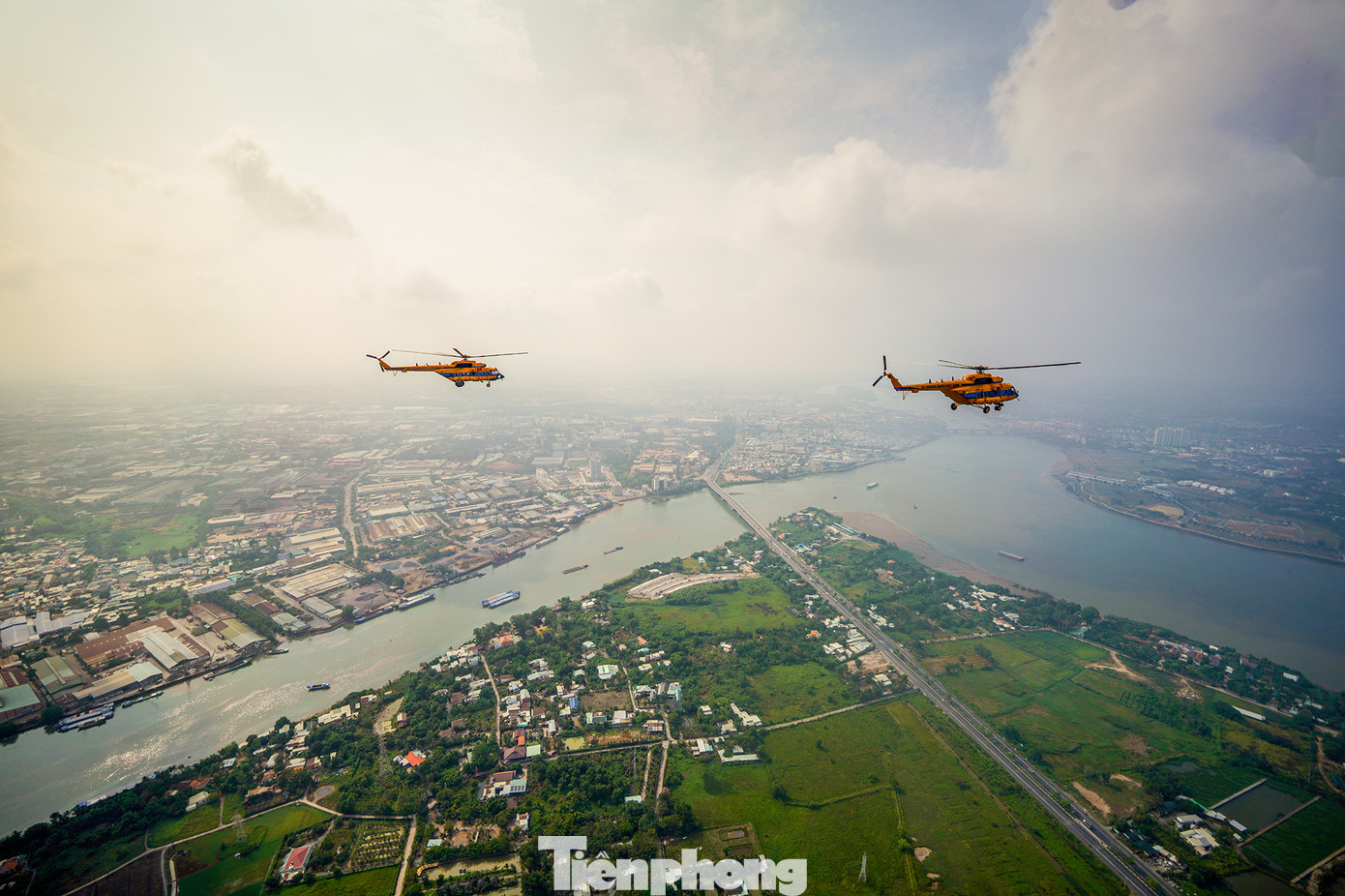 Cầu Phú Long nhìn từ trực thăng