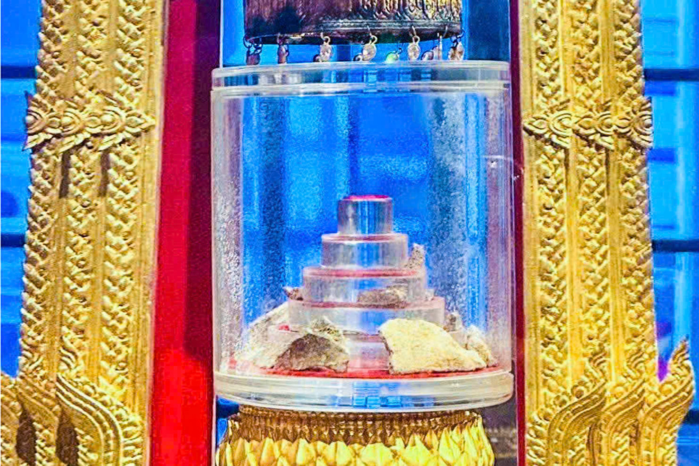 Các nhà khảo cổ, các nhà khoa học, y học đã giám định, thử ADN, chứng minh rằng Xá lợi đó thuộc dòng họ Sakya. Đây chính là Xá lợi đích thực của Đức Thích Ca Mâu Ni sau khi ngài đã niết bàn và các đệ tử thiêu tại Kushinagar rồi chia đều cho 8 quốc gia tôn thờ mà hiện nay Ấn Độ vẫn còn.