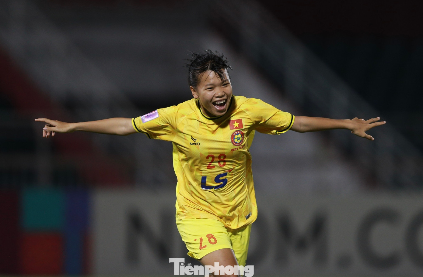Ngay ở phút thi đấu đầu tiên, từ pha đá phạt góc của Huỳnh Như, Kim Yên đánh đầu chuẩn xác mở tỉ số trận đấu cho TPHCM.
