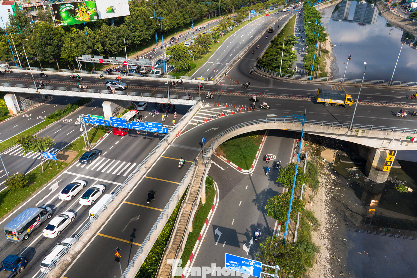 Việc đưa cầu Calmette vào sử dụng giúp giảm bớt áp lực giao thông trên các tuyến đường trung tâm như Hàm Nghi và Nam Kỳ Khởi Nghĩa, vốn có nhiều xe tải nặng hàng ngày lưu thông qua 2 tuyến đường này và qua 2 cầu tạm trên kênh Bến Nghé để đến các cảng đóng tại Quận 4 và Quận 7.