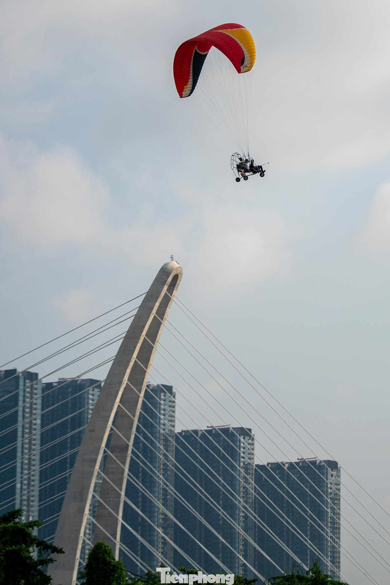 Cận cảnh khinh khí cầu kéo Quốc kỳ rộng 1800m2 mừng Quốc khánh 2/9 ảnh 22