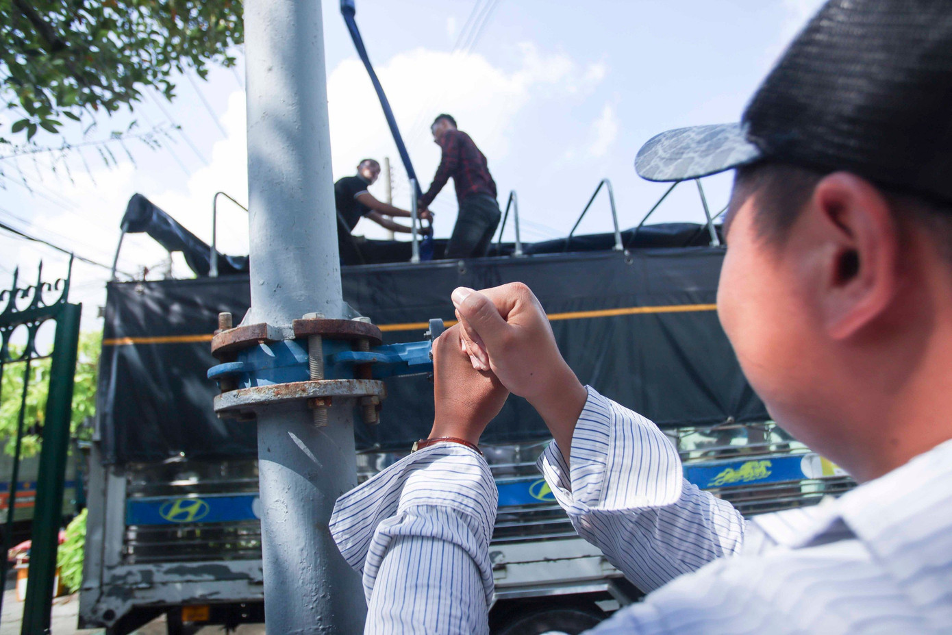 Anh Nguyễn Duy Khương -Trưởng nhóm Bạn hữu đường xa Tân An cho biết, nhóm sẽ tiếp tục thực hiện các chuyến xe “giọt nước nghĩa tình” chở nước sạch cấp cho người dân tại các địa phương đang thiếu nước trầm trọng ở tỉnh Long An và cả Tiền Giang.