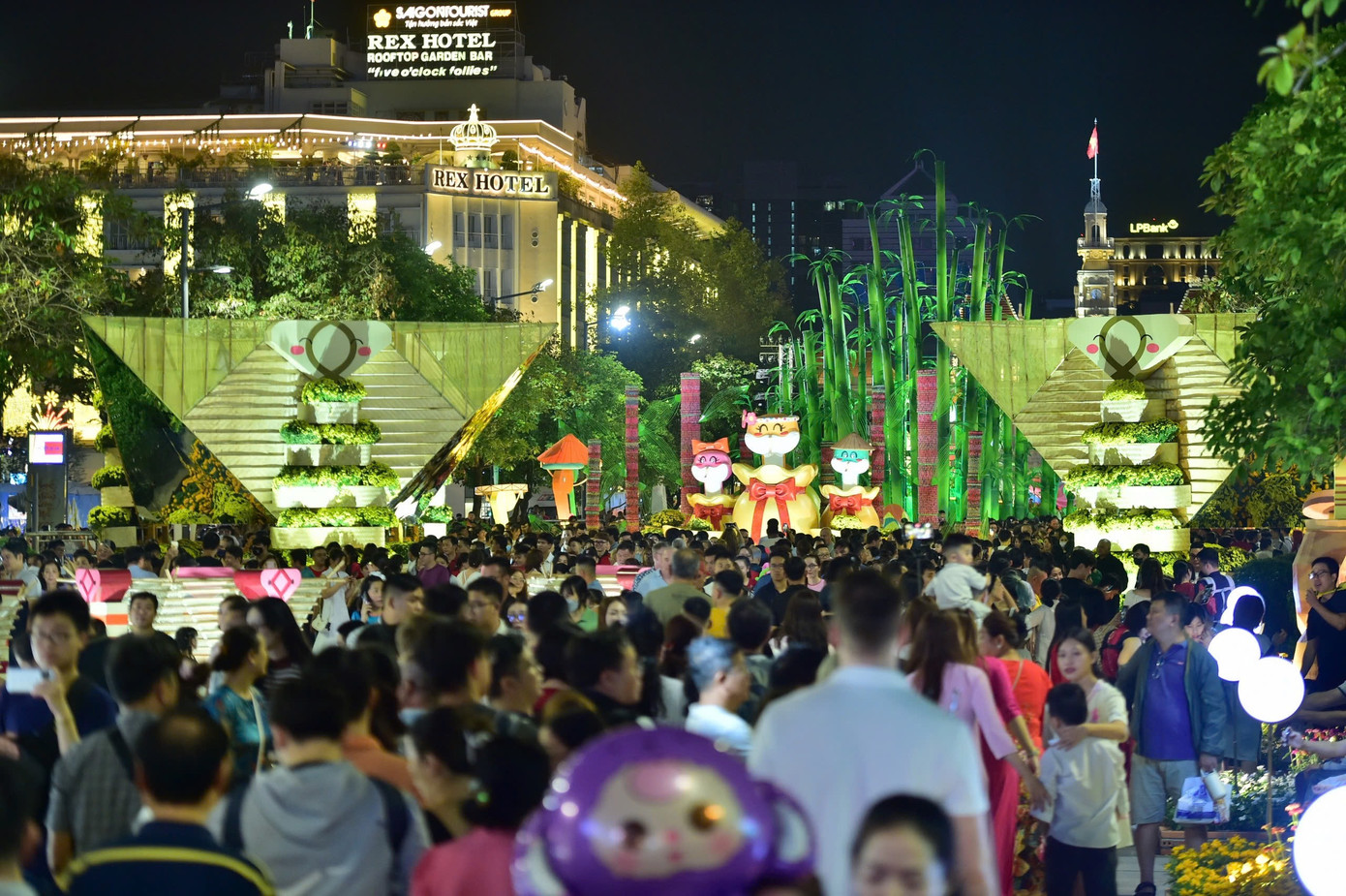 Pháo hoa rực sáng đón năm mới Ất Tỵ an lành, thịnh vượng ảnh 38 Pháo hoa rực sáng đón năm mới Ất Tỵ an lành, thịnh vượng ảnh 38