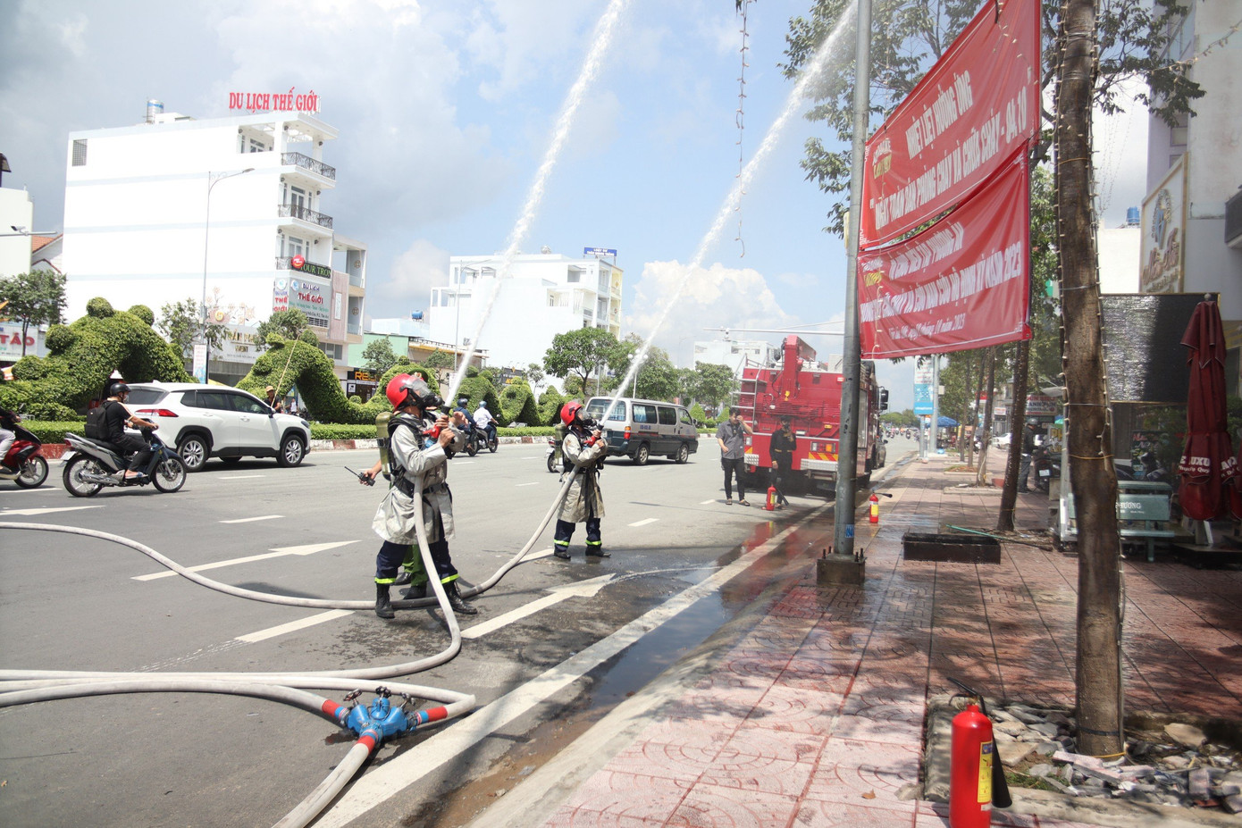Theo anh Huỳnh Thanh Tuấn (chủ cơ sở karaoke Luxury), đây là việc nâng cao trách nhiệm an toàn trong công tác PCCC và CNCH nên cơ sở rất quan tâm và chú trọng.
