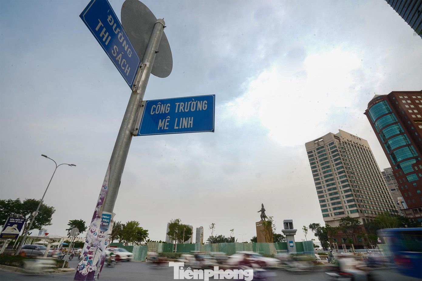 Hướng công trình Đức thánh Trần Hưng Đạo nhìn từ đường Thi Sách. Hướng công trình Đức thánh Trần Hưng Đạo nhìn từ đường Thi Sách.