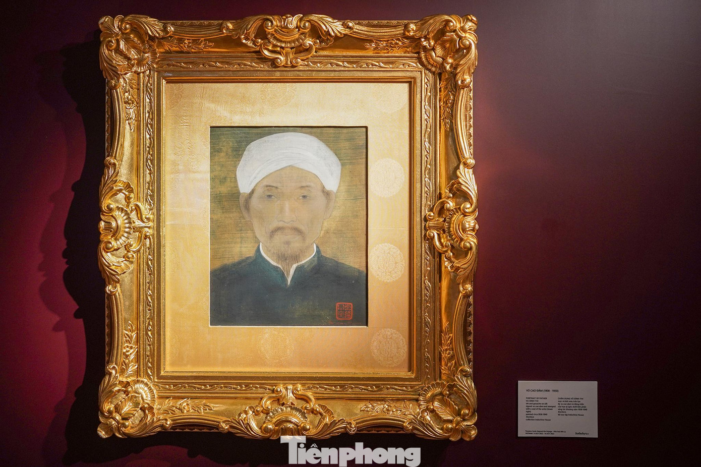 Chân dung cụ Vũ Đình Thi, sáng tác của Vũ Cao Đàm (1908-1950) những năm 1936-1940 trên chất liệu lụa. Chân dung cụ Vũ Đình Thi, sáng tác của Vũ Cao Đàm (1908-1950) những năm 1936-1940 trên chất liệu lụa.