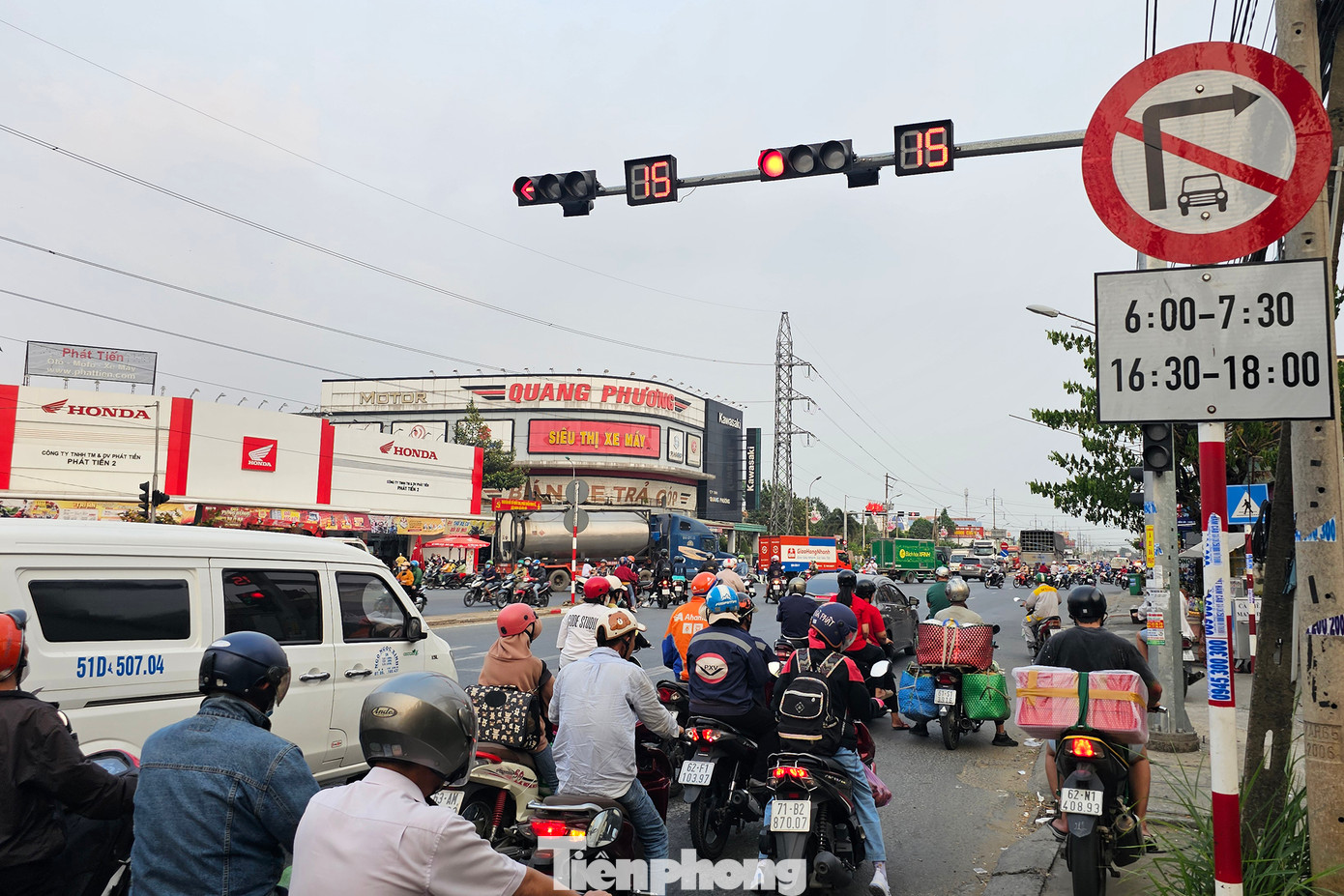 Thời gian qua, Khu quản lý đường bộ IV đã phối hợp địa phương khảo sát, lắp đặt hệ thống đèn tín hiệu và bố trí lại giao thông tại đây. Tuy nhiên, đây chỉ là giải pháp trước mắt, tạm thời.