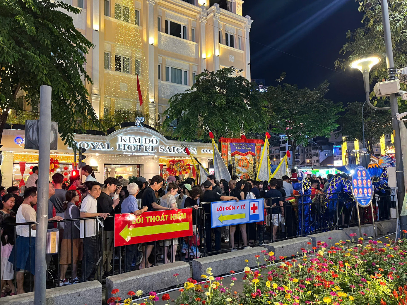 Năm nay, đường hoa Nguyễn Huệ bước sang tuổi 22, được xem như biểu trưng văn hóa ngày Tết ở TPHCM. Năm nay, đường hoa Nguyễn Huệ bước sang tuổi 22, được xem như biểu trưng văn hóa ngày Tết ở TPHCM.