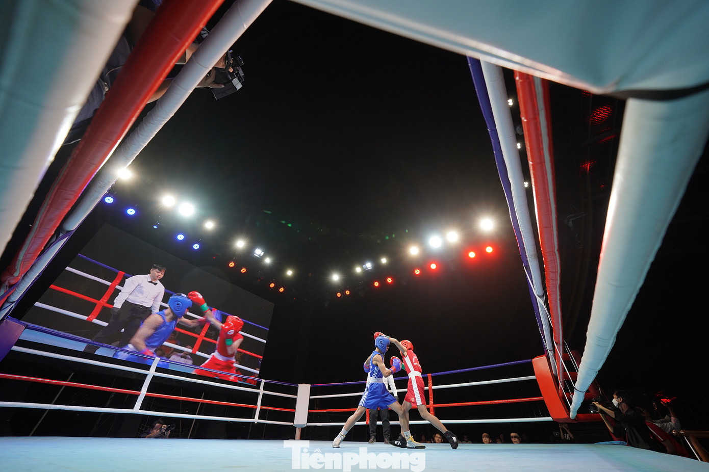 Đây chính là cơ hội để bộ môn quyền Anh TP HCM tuyển chọn và phát triển các VĐV năng khiếu cho TP HCM nói chung và quận Bình Thạnh nói riêng, tiến đến việc có thêm nguồn phục vụ cho tuyến trẻ. Đây chính là cơ hội để bộ môn quyền Anh TP HCM tuyển chọn và phát triển các VĐV năng khiếu cho TP HCM nói chung và quận Bình Thạnh nói riêng, tiến đến việc có thêm nguồn phục vụ cho tuyến trẻ.