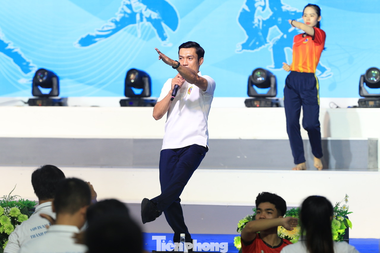 TPHCM đang tích cực đẩy mạnh phong trào thể thao học đường khi tổ chức lớp tập huấn võ tự vệ và võ nhạc Vovinam với hơn 600 giáo viên tham dự.