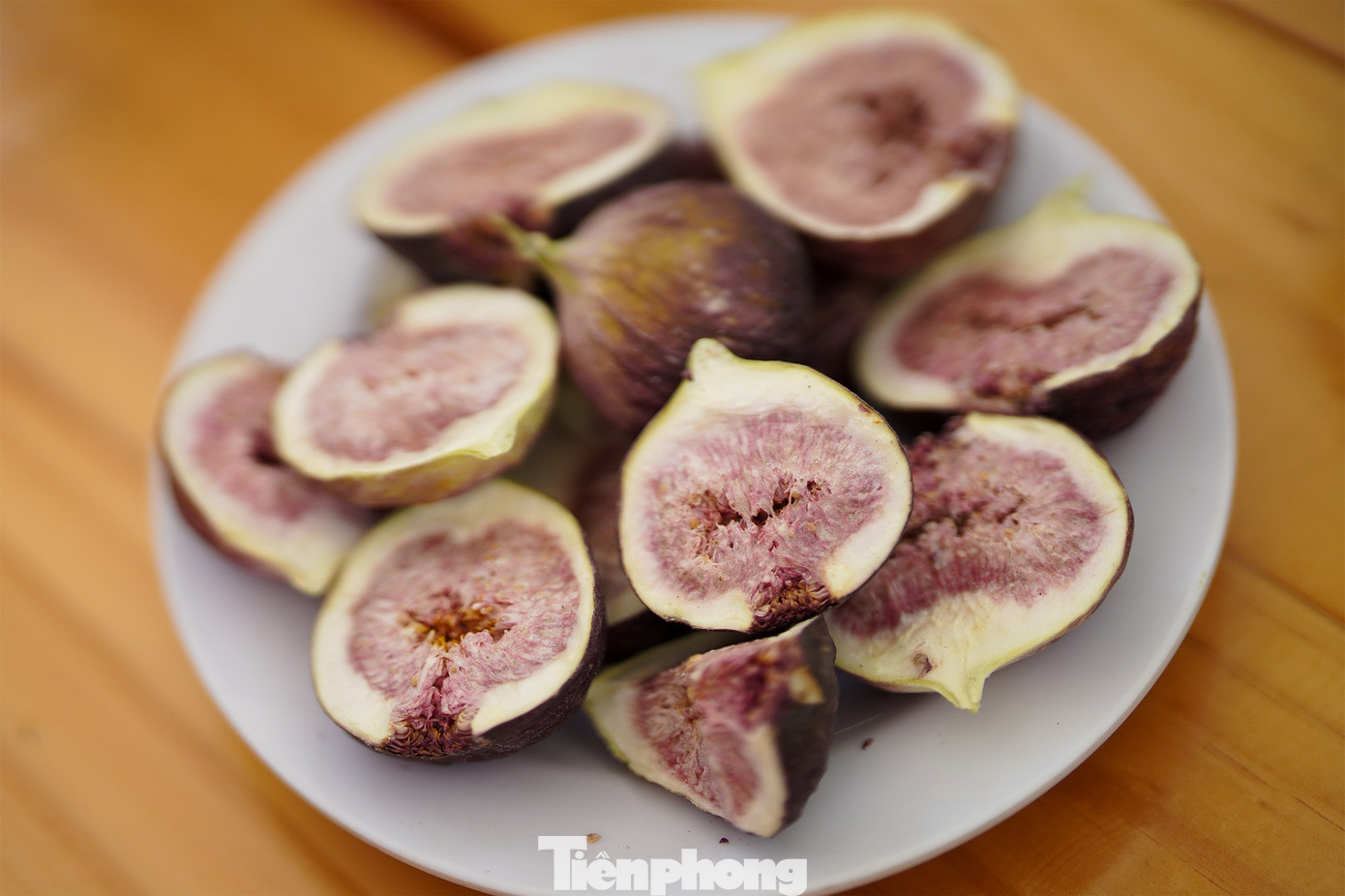 Ngoài sung tươi, tại vườn còn sản xuất nhiều sản phẩm khác như: Nước ép, sung sấy, sung làm bánh, làm rau câu... Du khách đến đây có thể mua sung Mỹ ăn trực tiếp tại vườn hoặc mua về làm quà biếu sang trọng.