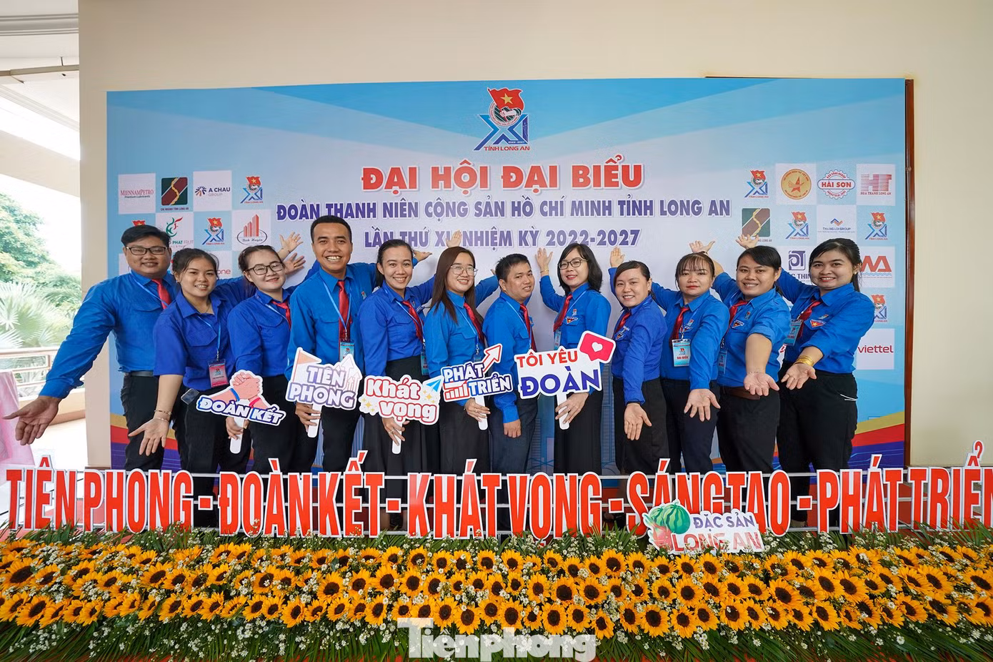 Tuổi trẻ Long An thể hiện sự năng động qua các khẩu hiệu.