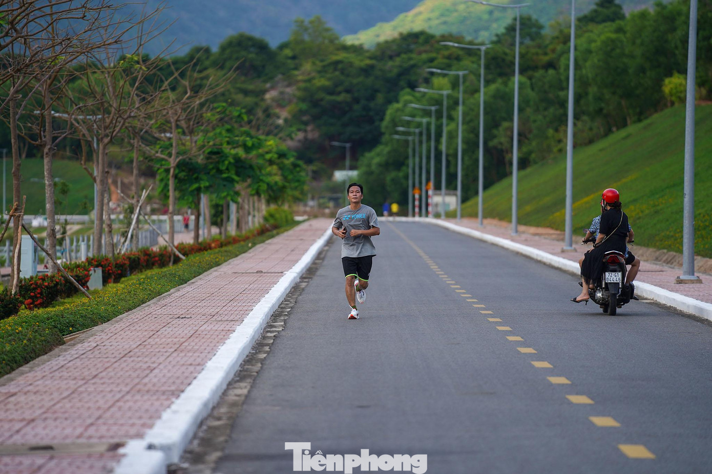 Tại khu vực hồ Quang Trung nhiều VĐV đang tích cực tập luyện. Tại khu vực hồ Quang Trung nhiều VĐV đang tích cực tập luyện.