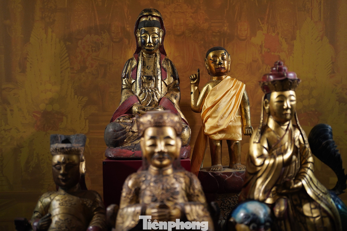 Nghệ thuật điêu khắc tượng thờ trong ngôi chùa cổ Nam Bộ với các pho tượng: Thích Ca sơ sinh, Giám Trai, Già Lam, Tiêu Diện Đại Sĩ... có tạo hình mang đậm chất dân gian.