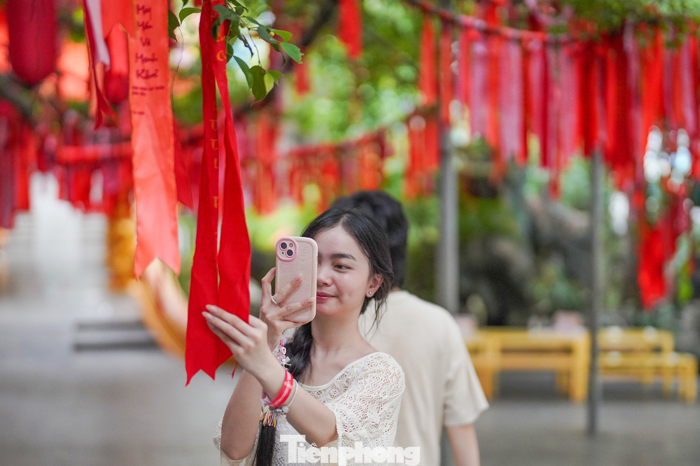 Cây ước nguyện là cây đa cổ thụ hơn 300 tuổi, nằm trong khu "rừng nguyên sinh" của Suối Tiên. Cây có tán rộng, cành lá xum xuê, cao vút lên trời xanh. Điều đặc biệt của cây là những dải lụa hồng, đỏ được người dân, du khách tham quan treo lên cây, ghi những lời ước nguyện, chủ yếu là về sức khỏe, cầu tình duyên, học hành, công việc,... Cây ước nguyện là cây đa cổ thụ hơn 300 tuổi, nằm trong khu "rừng nguyên sinh" của Suối Tiên. Cây có tán rộng, cành lá xum xuê, cao vút lên trời xanh. Điều đặc biệt của cây là những dải lụa hồng, đỏ được người dân, du khách tham quan treo lên cây, ghi những lời ước nguyện, chủ yếu là về sức khỏe, cầu tình duyên, học hành, công việc,...