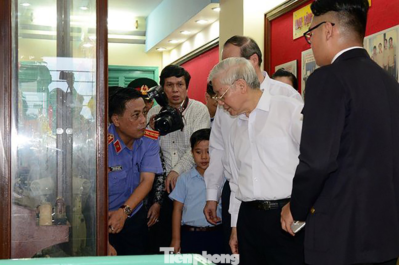 "Tại cuộc gặp gỡ này, Tổng Bí thư đã ghi nhận sự gian khổ của gia đình chiến sĩ Biệt động Sài Gòn Trần Văn Lai khi xây dựng, giữ gìn hầm vũ khí. Bác cũng cặn kẽ thăm hỏi các nhân chứng lịch sử về quá trình đào hầm, cất giấu vũ khí để chuẩn bị cho cuộc tổng tiến công. Điều đặc biệt là, chưa cần giới thiệu nhưng bác đã biết khá nhiều thông tin về gia đình ông Năm Lai và về căn hầm này. Bác nói, tinh thần Biệt động Sài Gòn là bất diệt", ông Bình nhớ lại.