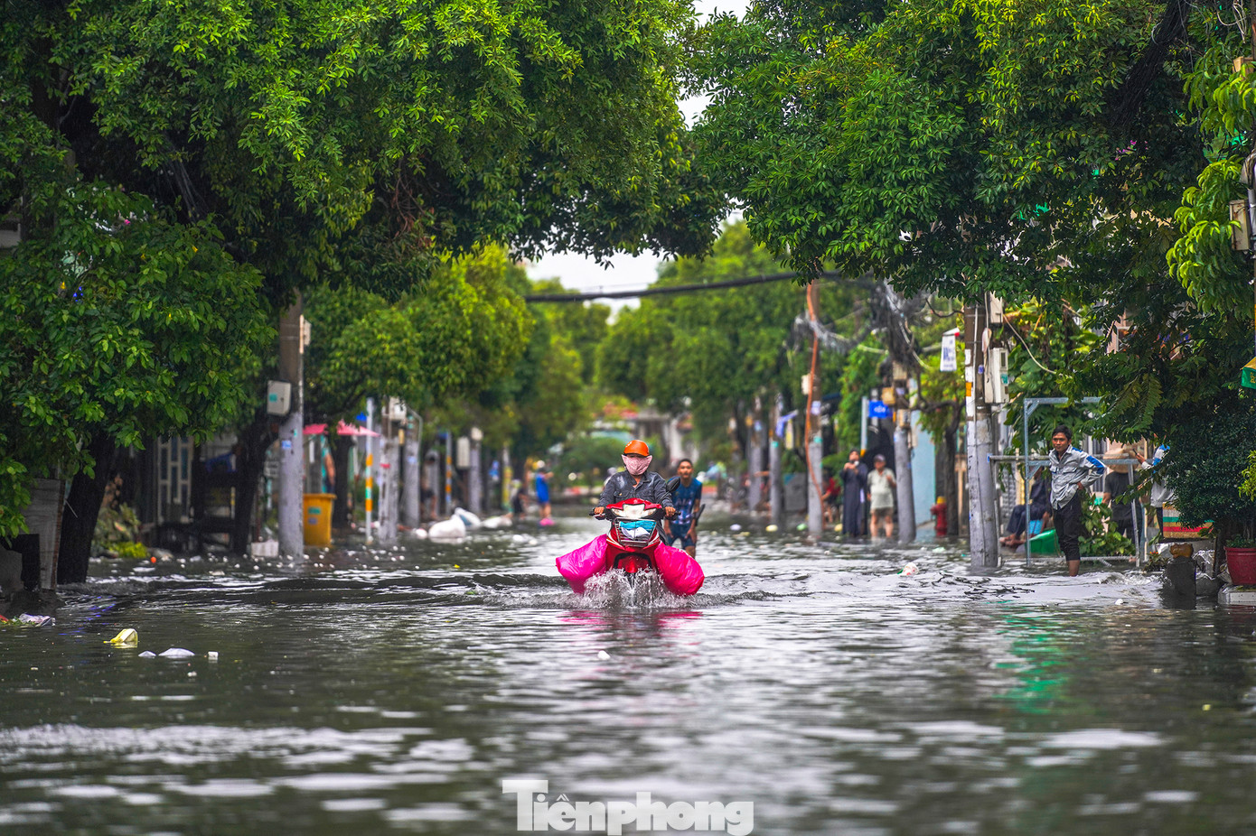 Dự án thoát nước đường Võ Văn Ngân không giải quyết ngập cho chợ Thủ Đức, mà chỉ xử lý thoát nước cho khoảng 87ha, thu nước mặt đường, hạn chế tai nạn cho đường này và giảm ngập 20% lưu vực chợ này. Dự án thoát nước đường Võ Văn Ngân không giải quyết ngập cho chợ Thủ Đức, mà chỉ xử lý thoát nước cho khoảng 87ha, thu nước mặt đường, hạn chế tai nạn cho đường này và giảm ngập 20% lưu vực chợ này.