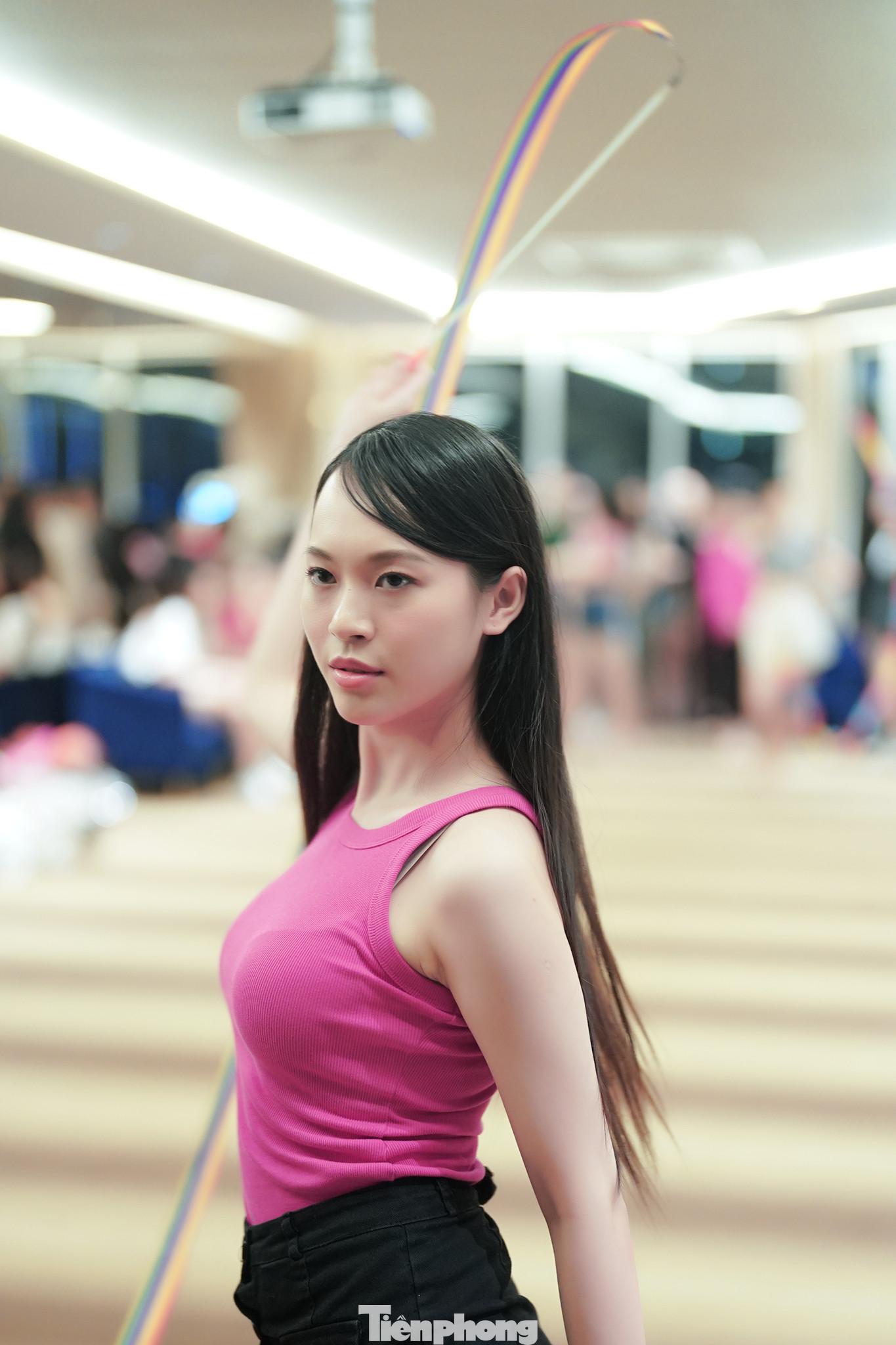 Ở buổi tập chuẩn bị cho phần thi Người đẹp Thể thao, Trịnh Thùy Linh tiếp tục diện những bộ trang phục bó sát khoe thân hình và đường thắt eo hoàn hảo. Trong cuộc phỏng vấn của Tiền Phong, Thùy Linh nói cô cố giữ số đo hiện tại bằng cách tập luyện và ăn uống khoa học hơn.