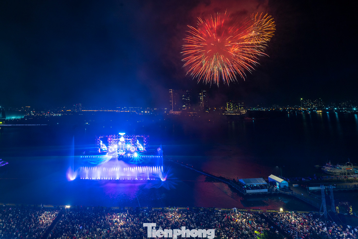 Ngoài ra, thành phố còn có 5 điểm tầm thấp gồm: Đền tưởng niệm di tích Bến Nọc (TP.Thủ Đức), Công viên văn hóa Đầm Sen (Quận 11), xã Cần Thạnh (huyện Cần Giờ), Đền tưởng niệm liệt sĩ Bến Dược (huyện Củ Chi) và khu tưởng niệm liệt sĩ Mậu Thân 1968 (huyện Bình Chánh).