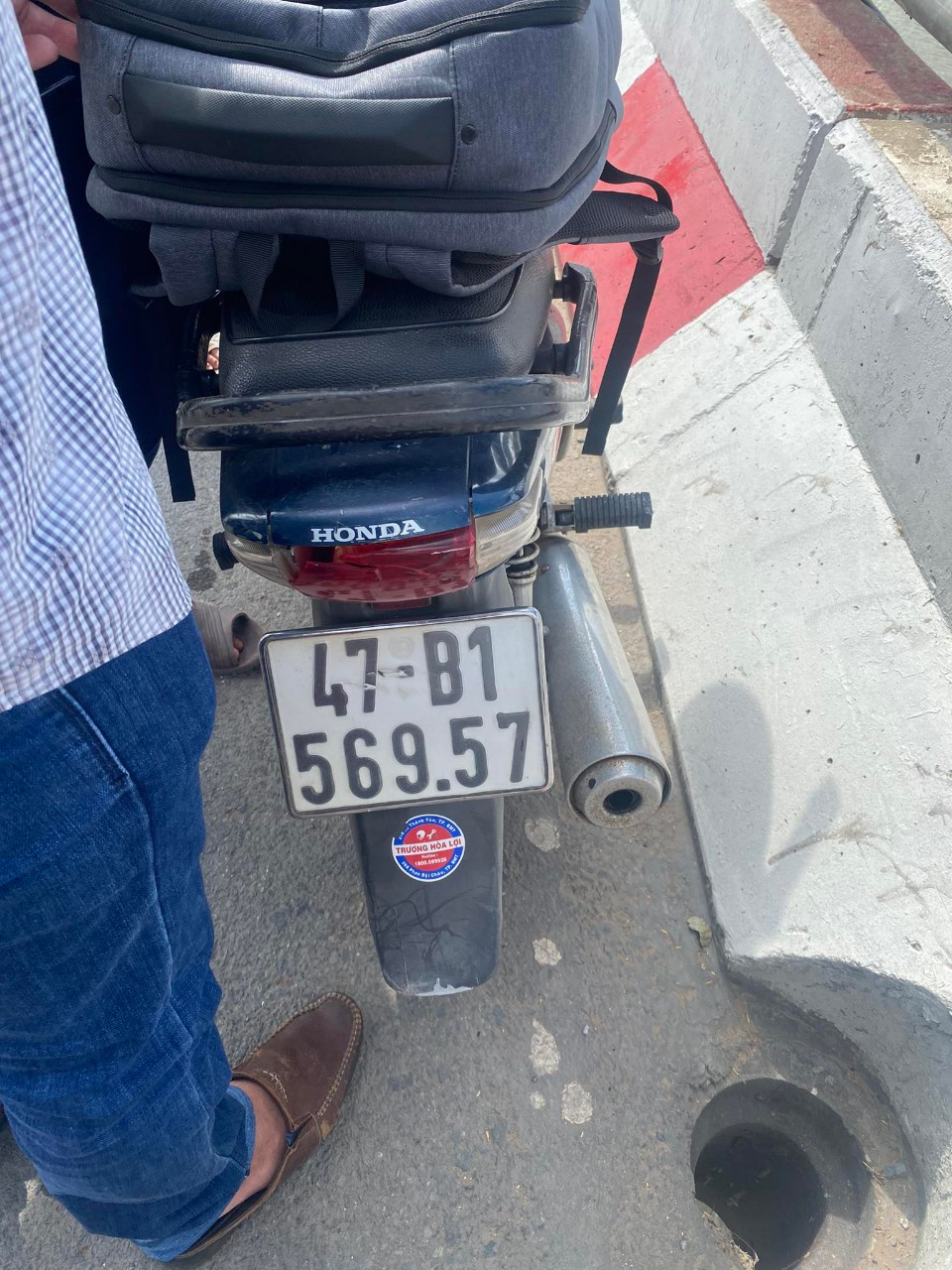 Chiếc xe của nạn nhân. (Ảnh: LĐ)