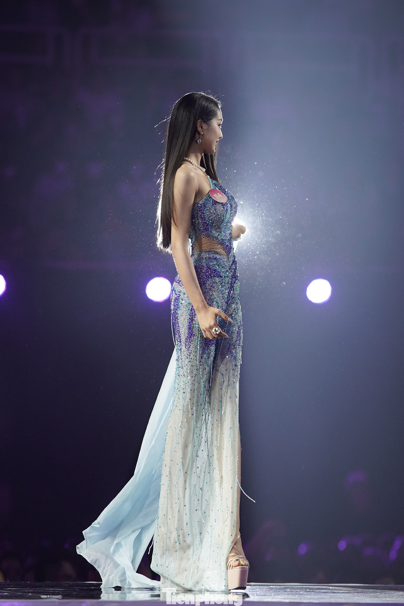 Sau hai tháng đồng hành và thể hiện tại Hoa hậu Việt Nam 2022, Giáng My dừng chân với vị trí Top 10. Trong cuộc trò chuyện ngắn sau chung kết, Người đẹp Hoa Lư nói cô không hề hối tiếc và hài lòng với kết quả này. Điều cô gái 18 tuổi muốn làm nhất sau khi kết thúc chặng hành trình là về với mẹ vì rất nhớ gia đình.