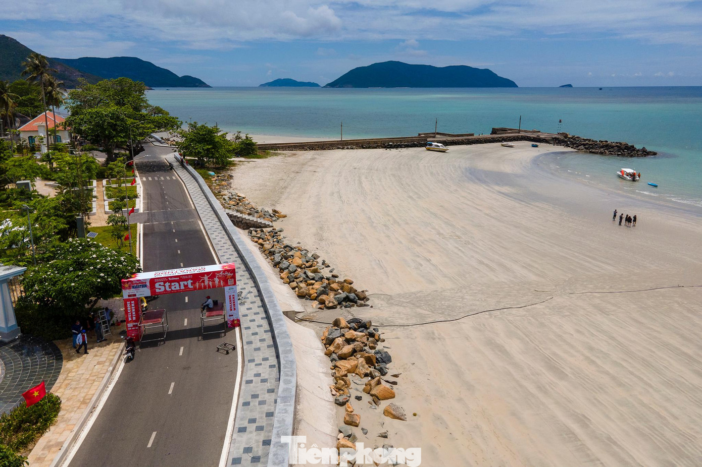 Điểm xuất phát nằm ngay di tích đặc biệt của Côn Đảo: Cầu tàu 914. Cầu tàu 914 là nơi ghi dấu giai đoạn đau thương của tù nhân lưu đày và cũng là nơi chứng kiến ngày hòn đảo linh thiêng được giải phóng. Điểm xuất phát nằm ngay di tích đặc biệt của Côn Đảo: Cầu tàu 914. Cầu tàu 914 là nơi ghi dấu giai đoạn đau thương của tù nhân lưu đày và cũng là nơi chứng kiến ngày hòn đảo linh thiêng được giải phóng.