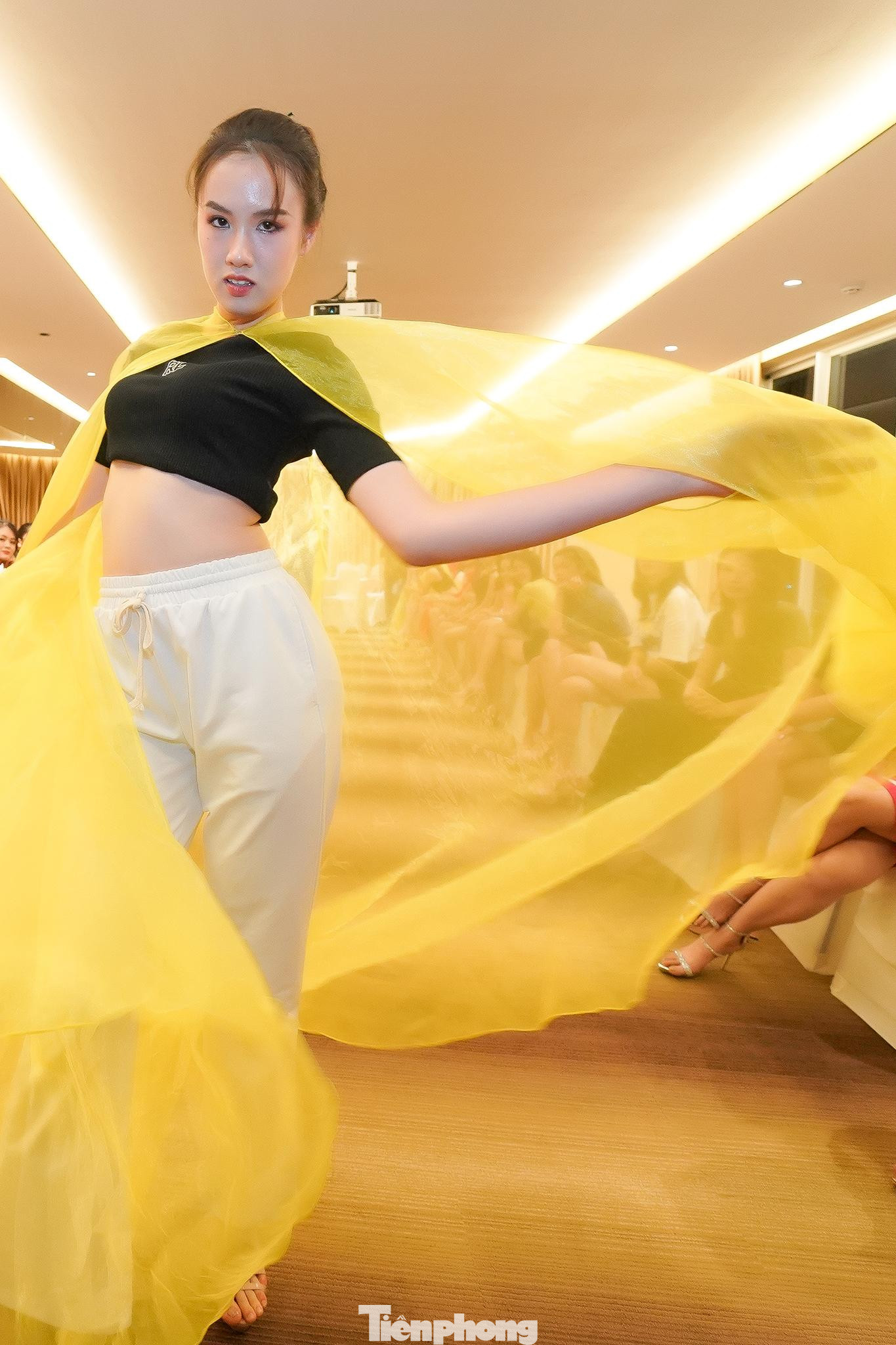 Trịnh Mỹ Anh khoe vòng eo ấn tượng trong buổi tập. Với chiều cao 1,75 m, cô gái đến từ Hà Nội là một trong những thí sinh cao nhất Hoa hậu Việt Nam 2022.