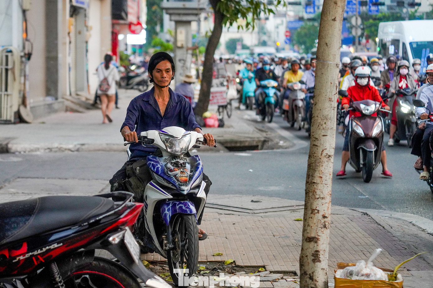 Hình ảnh ghi nhận trên đường Cộng Hoà (quận Tân Bình) chiều 6/1.